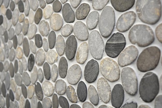 Muestra de mano mosaico azulejo piedra natural río guijarro piedra guijarro corte ceniza gris azulejo backsplash MOS30-SANI_m