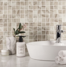 Muestra de mano piscina mosaico piscina mosaico de vidrio beige claro iridiscente pared suelo cocina baño ducha MOS220-P56381_m