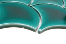 Muestra de mano cerámica mosaico azulejo abanico escamas de pescado uni verde oscuro hielo craquelado estilo MOS13-FS5_m