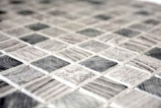 Muestra de mano azulejo mosaico ECO Reciclaje GLAS ECO textura madera gris claro MOS63-312_m