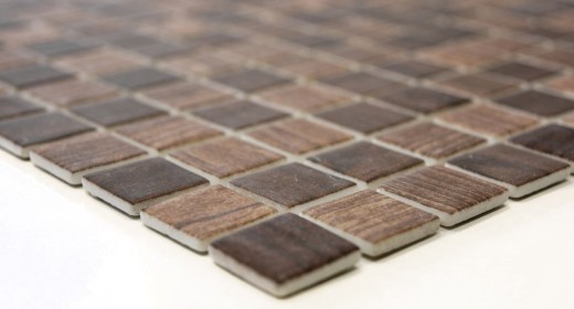 Muestra de mano azulejo mosaico ECO Reciclaje GLAS ECO textura madera marrón marrón oscuro MOS63-410_m