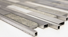 Muestra de mano mosaico azulejo cuarcita piedra natural aluminio plata gris claro beige compuesto MOS49-XSA535_m
