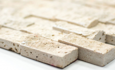 Muestra de mano mosaico pared de piedra Travertino piedra natural beige Ladrillo Splitface Chiaro Travertino 3D MOS43-46248_m