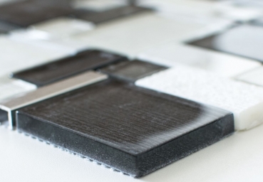 Muestra de mano mosaico azulejo translúcido aluminio blanco gris combinación vidrio mosaico cristal piedra aluminio blanco y gris MOS49-FK02_m