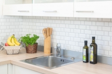 Muestra de mano Metro Subway mosaico azulejo cerámica blanco backsplash cocina pared MOS26WM-0101_m
