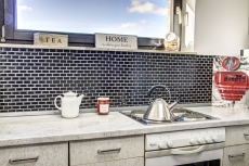 Muestra de mano Mini Metro Subway mosaico azulejo cerámica negro backsplash cocina MOS26-0302_m