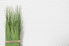 Muestra de mano mosaico azulejo cerámica hexágono blanco mate pared ducha backsplash azulejos de pared MOS11A-0111_m
