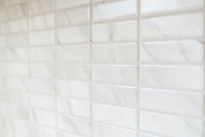 Muestra de mano mosaico azulejo cerámica varillas aspecto piedra blanco azulejo backsplash cocina MOS24-STSO01_m