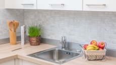 Muestra de mano mosaico azulejo cerámica varillas aspecto piedra blanco azulejo backsplash cocina MOS24-STSO01_m