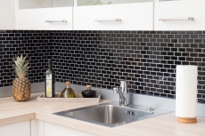Muestra de mano mosaico azulejo cerámica ladrillo negro brillante cocina splashback MOS24-4BG_m