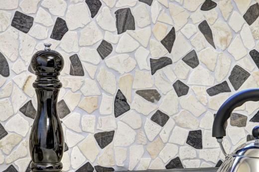 Muestra de mano mosaico azulejo mármol piedra natural beige negro cantera Ciot BianconeJava MOS44-30-110_m