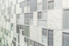 Muestra de mano mosaico azulejo translúcido compuesto blanco combinación mosaico de vidrio Cristal Artificial blanco MOS88-K990_m