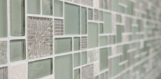 Muestra de mano mosaico azulejo azulejo backsplash gris translúcido combinación mosaico de vidrio Crystal piedra claro gris mate MOS88-MC669_m