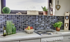 Muestra de mano azulejo mosaico Azulejo backsplash Negro translúcido Mosaico de vidrio escalera Piedra de cristal EP negro MOS87-0107_m