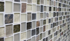 Muestra de mano mosaico azulejo azulejo backsplash translúcido blanco gris óxido rectángulo vidrio mosaico cristal piedra rústico MOS82-0102_m