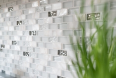 Muestra de mano mosaico azulejo azulejo backsplash translúcido blanco ladrillo vidrio mosaico cristal piedra concha blanco MOS87-B01S_m