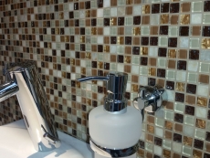 Muestra de mano mosaico azulejo Azulejo backsplash Translúcido beige marrón Mosaico de vidrio Piedra de cristal beige marrón MOS92-1206_m