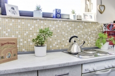 Muestra de mano azulejo mosaico Azulejo backsplash autoadhesivo Piedra translúcida oro blanco Mosaico de vidrio Piedra de cristal oro blanco mate MOS200-4M362_m