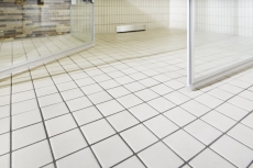Muestra de mano azulejo de mosaico de cerámica beige claro magnolia sin esmaltar RUTSCHEMMEND MOS14B-1211-R10_m