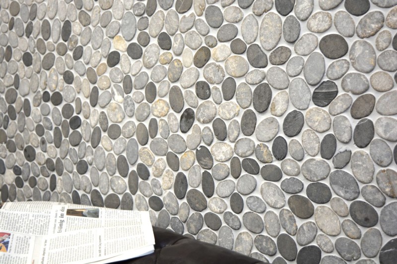 Muestra de mano mosaico azulejo piedra natural río guijarro piedra guijarro corte ceniza gris azulejo backsplash MOS30-SANI_m