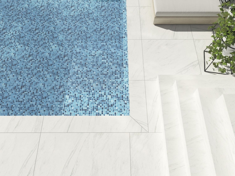 Muestra de mano piscina mosaico piscina mosaico de vidrio azul iridiscente brillante pared suelo cocina baño ducha MOS220-P56255_m