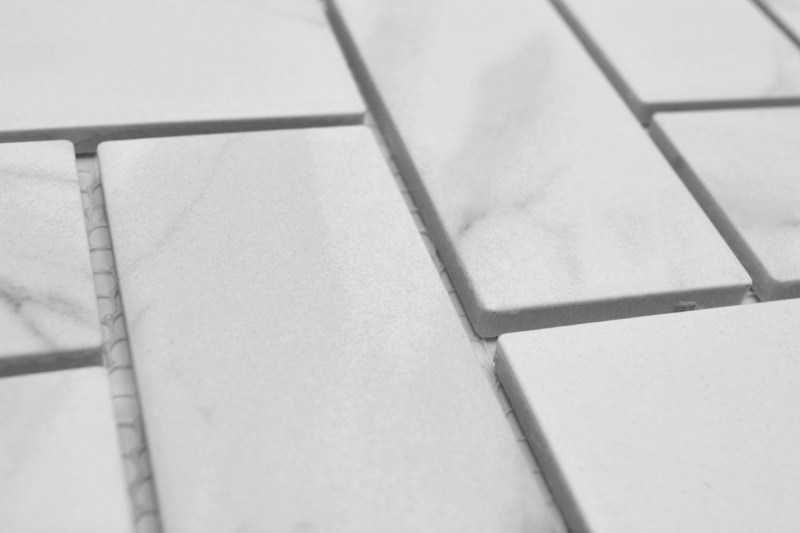 Muestrario de mano mosaico cerámico espiga Carrara look blanco gris mate MOS24-1102_m