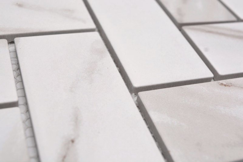 Muestrario de mano mosaico cerámico espiga Calacatta blanco gris-marrón mate MOS24-1112_m