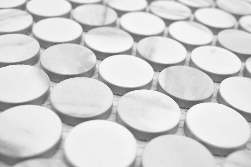 Muestra de mano azulejo mosaico cerámico Button Loop Penny Round Cararra blanco gris mate MOS10-1102GR_m