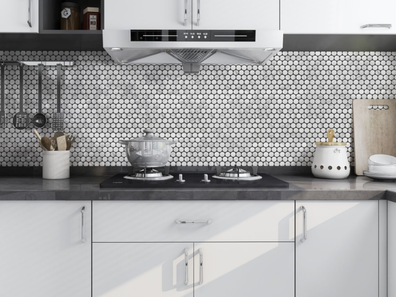 Muestra de mano azulejo mosaico cerámico Button Loop Penny Round Cararra blanco gris mate MOS10-1102GR_m