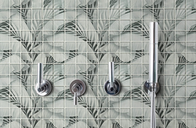 Muestra de mano mosaico de vidrio mosaico azulejo rainforest gris hojas óptica MOS88-Pic03_m