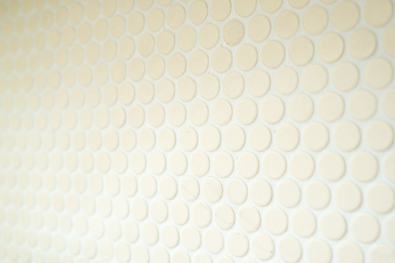 Muestra de mano aluminio mosaico azulejo cerámica botón blanco beige claro sin esmaltar MOS10-1202-R10_m