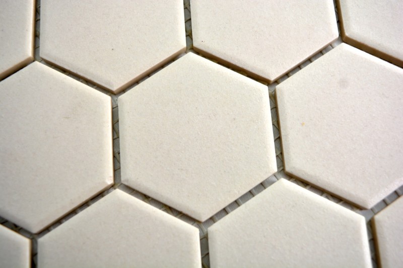 Muestra de mano azulejo mosaico cerámica blanco hexágono beige claro sin esmaltar MOS11B-1202-R10_m