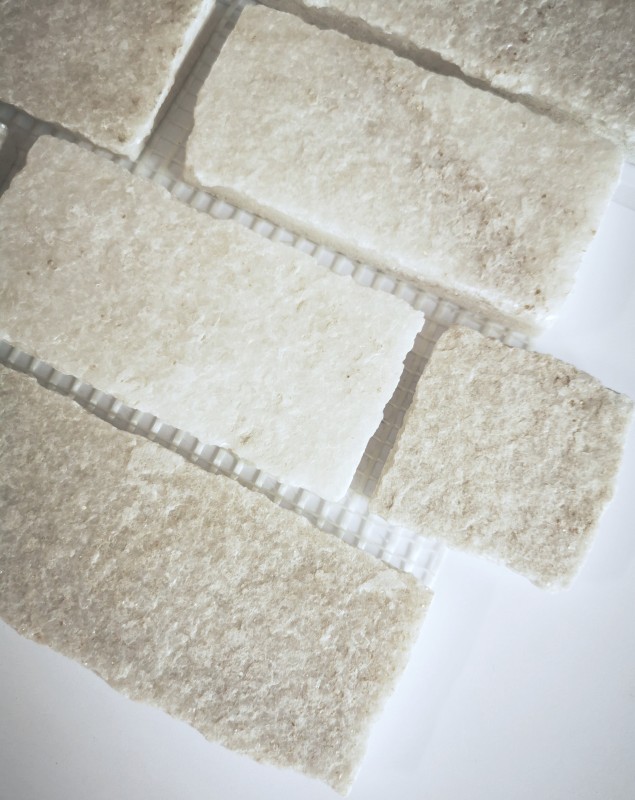 Muestra de mano mosaico azulejo pizarra piedra natural ladrillo blanco MOS34-0102_m