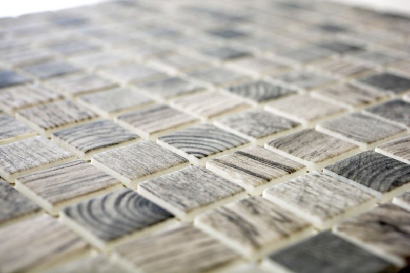 Muestra de mano azulejo mosaico ECO Reciclaje GLAS ECO textura madera gris beige MOS63-324_m