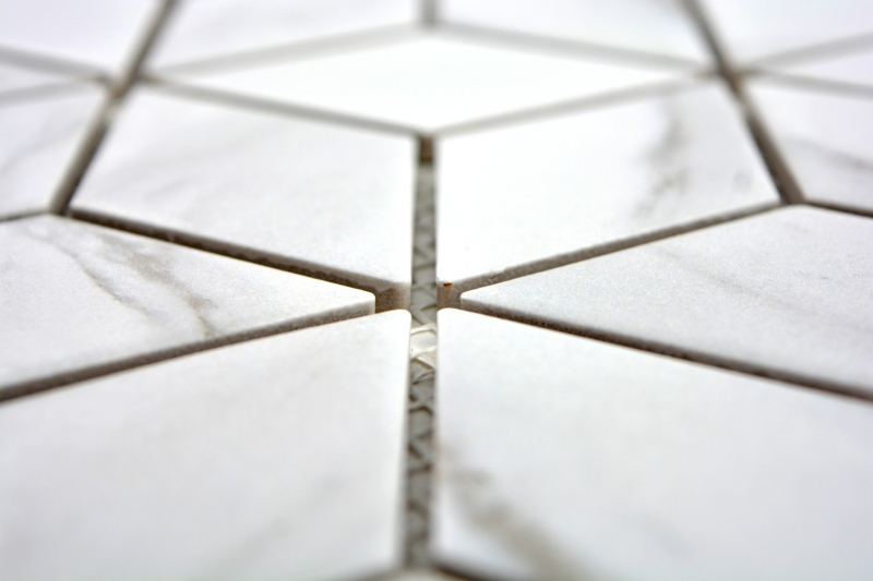 Muestra de mano mosaico azulejo cerámica blanco diamante POV Carrara mirada pared azulejo baño MOS13-0102_m