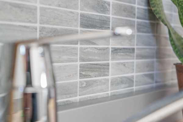 Muestra de mano azulejo mosaico cerámica varillas efecto piedra gris azulejo de pared azulejo de baño MOS24-STSO23_m