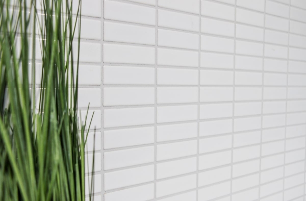 Muestra de mano mosaico azulejo cerámica varillas blanco brillante azulejo backsplash cocina MOS24-0102_m