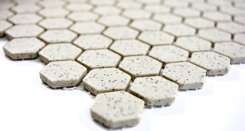 Muestra de mano mosaico azulejo cerámica crema blanco hexagaon moteado sin esmaltar MOS11A-0103-R10_m