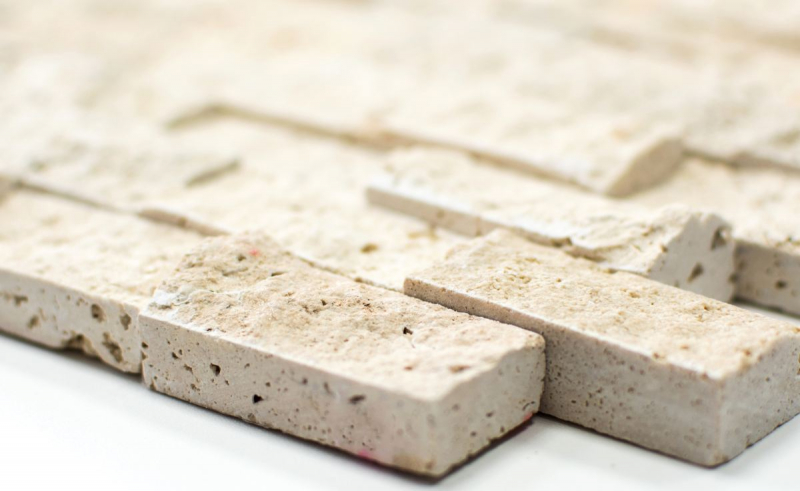Muestra de mano mosaico pared de piedra Travertino piedra natural beige Ladrillo Splitface Chiaro Travertino 3D MOS43-46248_m