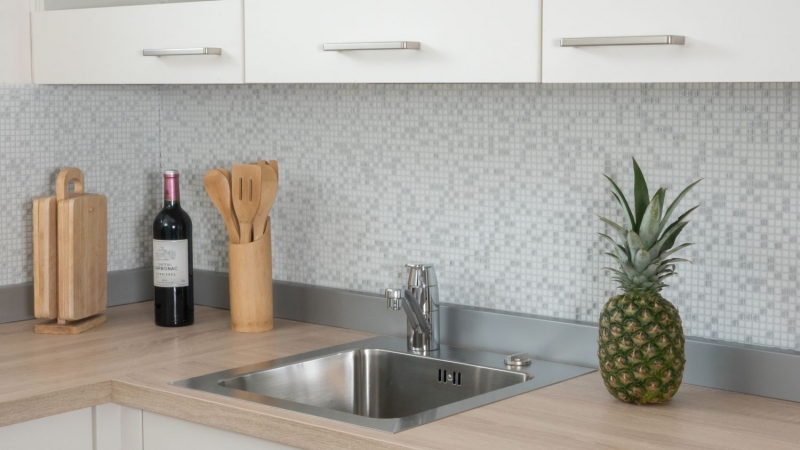 Mosaico de vidrio Revestimiento de pared sostenible Azulejo Reciclaje Esmalte blanco mate MOS140-07W