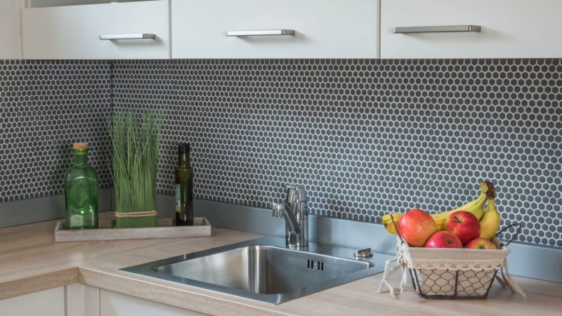 Mosaico de vidrio Revestimiento de pared sostenible Azulejo backsplash Reciclaje Hexágono Esmalte gris-marrón mate MOS140-HX15G