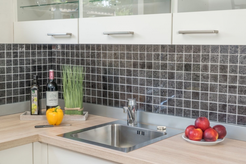 Mosaico de vidrio mosaico azulejo espejo plata antracita negro estructura metal look MOS126-CM4BL22