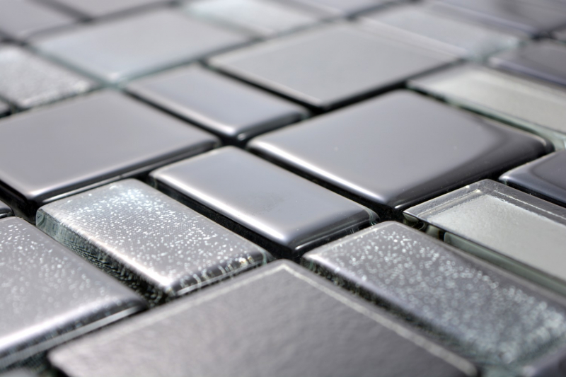 Muestra de mano mosaico azulejo translúcido negro combinación iridiscente de color negro MOS68-035B_m