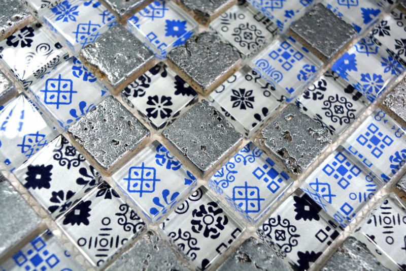 Muestra de mano mosaico azulejo Azulejo backsplash Translúcido azul negro Mosaico de vidrio Cristal Resina Óptica azul negro plata MOS83-CB07_m