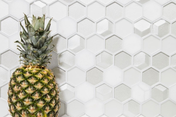 Muestra de mano azulejo mosaico Azulejo backsplash Blanco translúcido Hexágono mosaico de vidrio Piedra de cristal 3D blanco MOS11D-HXN11_m