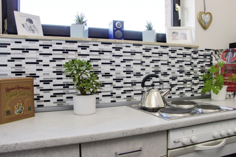 autoadhesivo mosaico stick look vinilo película blanco plata negro azulejo backsplash cocina