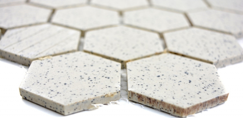 Muestra de mano mosaico azulejo cerámica crema blanco hexagaon moteado sin esmaltar MOS11G-0103-R10_m