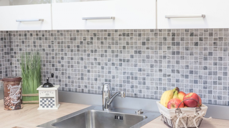 Mosaico de vidrio Revestimiento de pared sostenible Reciclaje textura de madera gris claro Azulejos backsplash MOS63-312