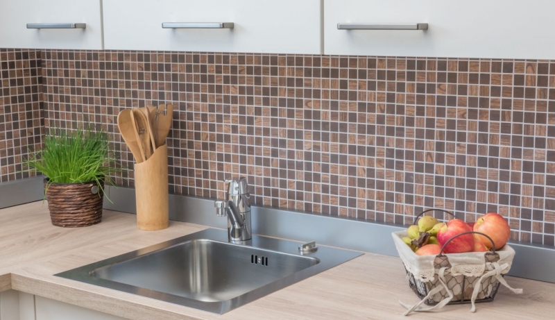 Mosaico de vidrio Revestimiento de pared sostenible Reciclaje estructura de madera marrón oscuro Azulejos backsplash MOS63-410