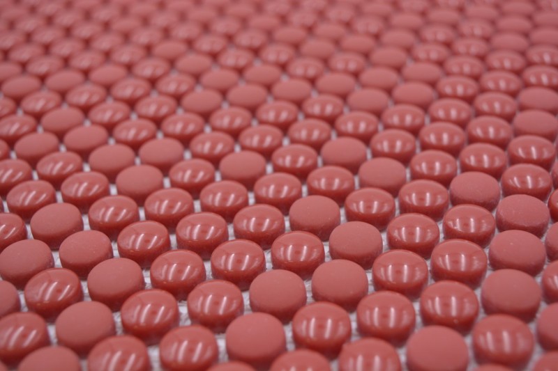 Mosaico de vidrio Mosaico de botones rojo brillante mate Suelo de ducha Mampara de ducha Revestimiento de bañera